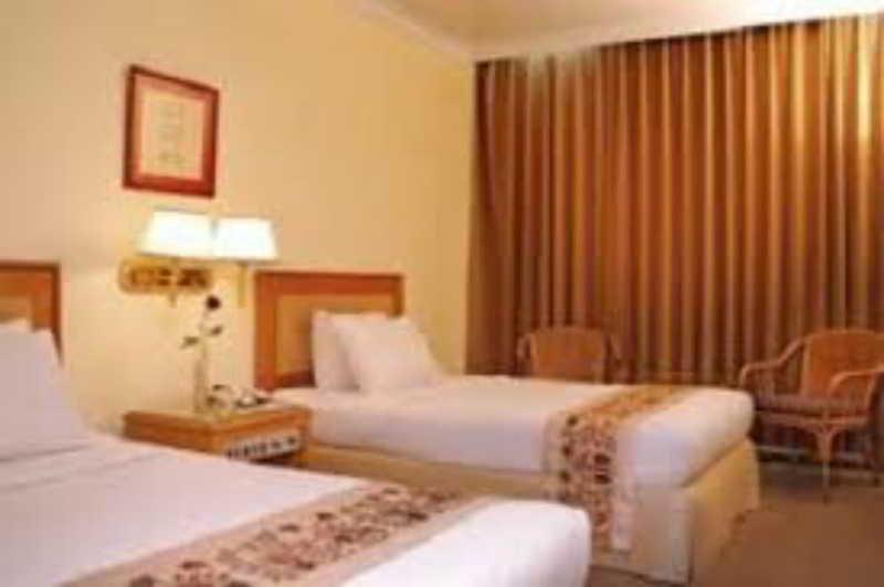 Weta International Hotel Surabaya Exteriör bild