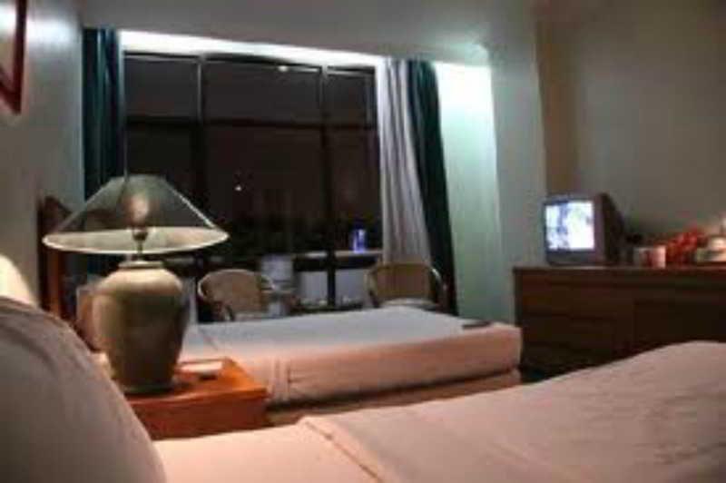 Weta International Hotel Surabaya Exteriör bild