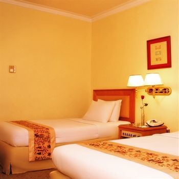 Weta International Hotel Surabaya Exteriör bild