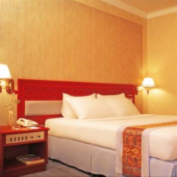 Weta International Hotel Surabaya Exteriör bild