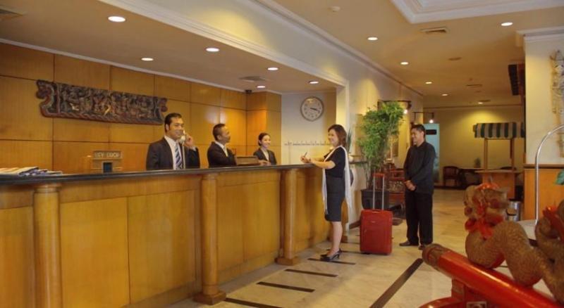 Weta International Hotel Surabaya Exteriör bild